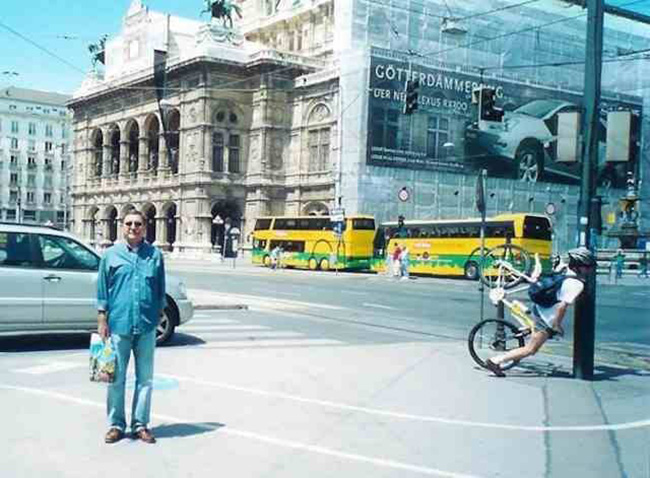 Cười đau bụng  với những pha ngã xe hài hước - 8