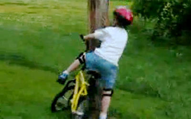 Cười đau bụng  với những pha ngã xe hài hước - 10