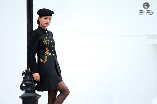 Diện măng tô tôn dáng đón Tết - 2