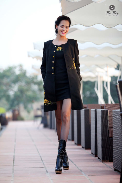 Diện măng tô tôn dáng đón Tết - 3