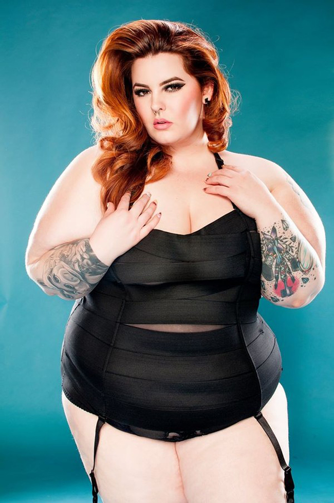 Tess Munster tên thật là Tess Holliday đến từ Laurel, Mississippi sở hữu chiều cao 1m65 và cân nặng lên tới 118kg.
