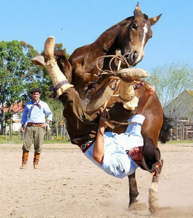 Ngã thế này có thốn hay không chứ
