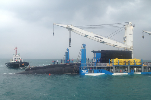 Ảnh: Lai dắt tàu ngầm Kilo Hải Phòng về quân cảng - 1