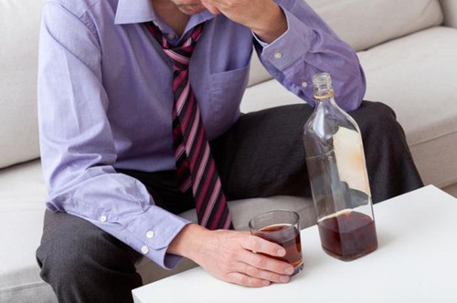 Uống rượu nhiều tăng nguy cơ đột quỵ sớm - 1