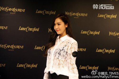 Jessica (SNSD) táo bạo với áo xuyên thấu - 3