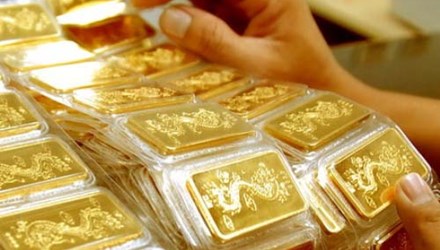 Vàng lao dốc khi dầu mỏ đi lên - 2