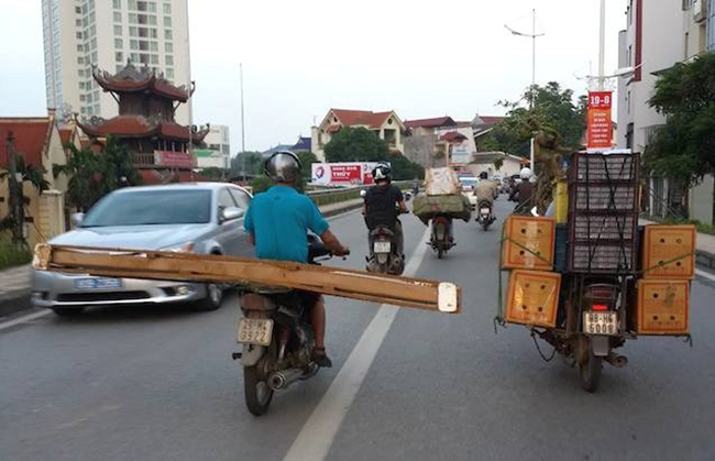 Trên đường đời tấp nập, ta vô tình đi lướt qua nhau...mà không va chạm!
