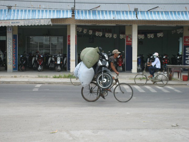 Siêu xe vận tải là đây chứ đâu
