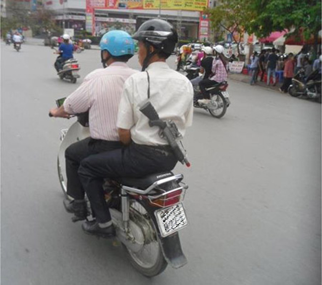 Hình ảnh hài hước trên đường phố Việt Nam - 2