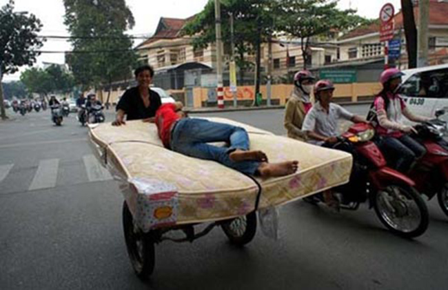 Hình ảnh hài hước trên đường phố Việt Nam