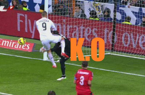 Benzema tung "kung-fu" hạ gục thủ môn Sevilla - 1