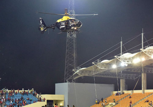 Chủ nhà bại trận, CĐV "nổi điên" tại CAN 2015 - 5