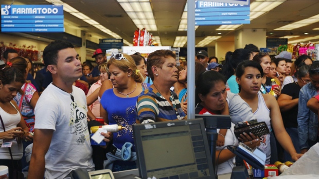 Venezuela, nơi bao cao su có giá bằng iPhone - 1