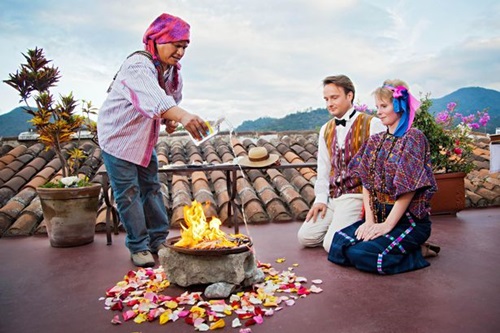 Video: Cặp đôi “nghiện”...cưới - 2