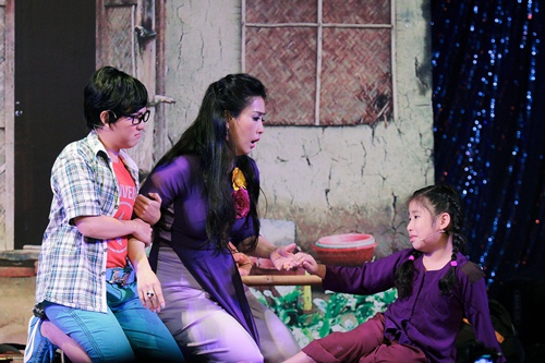 Con gái Kiều Oanh múa hát trong show hài của mẹ - 14