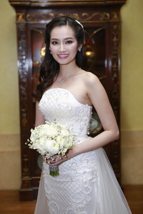 Trúc Diễm ôm chú rể khiêu vũ trong lễ cưới - 9