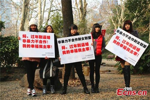 Phụ nữ độc thân diễu hành để chống áp lực lấy chồng - 1