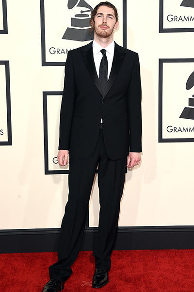 Madonna khoe trọn vòng 3 trên thảm đỏ Grammy - 10