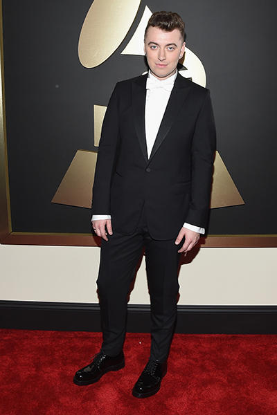 Madonna khoe trọn vòng 3 trên thảm đỏ Grammy - 10