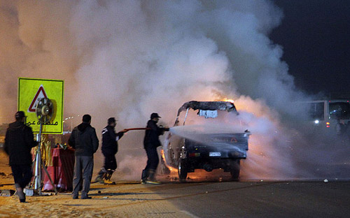 Sốc: CĐV giao tranh với cảnh sát, 22 người chết - 5