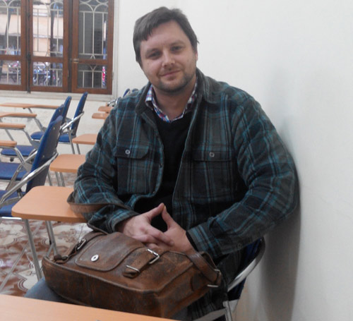 Thầy giáo Tây háo hức vì được chọn xông nhà bạn gái Việt - 3