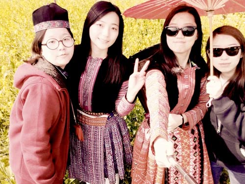 Thầy giáo Tây háo hức vì được chọn xông nhà bạn gái Việt - 2