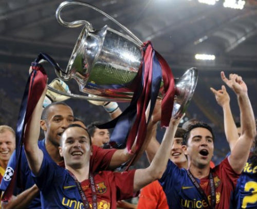 Iniesta & Scholes: Mẫu tiền vệ lý tưởng dần vắng bóng - 1
