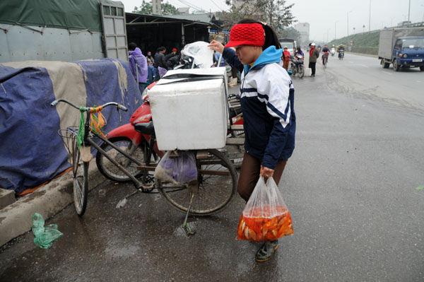 “Phương tiện” của Táo Quân tập kết về chợ cá lớn nhất Thủ đô - 11