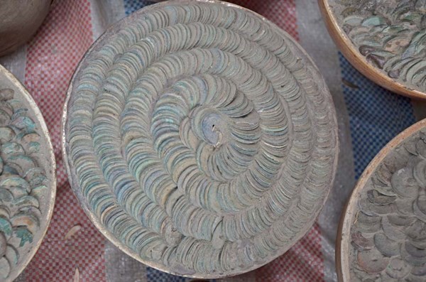 Tiền cổ bán cả chum ở vỉa hè, giá bạc triệu - 3