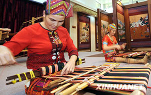 Khám phá ngày lễ Tình yêu độc đáo của người Lê ở TQ - 2