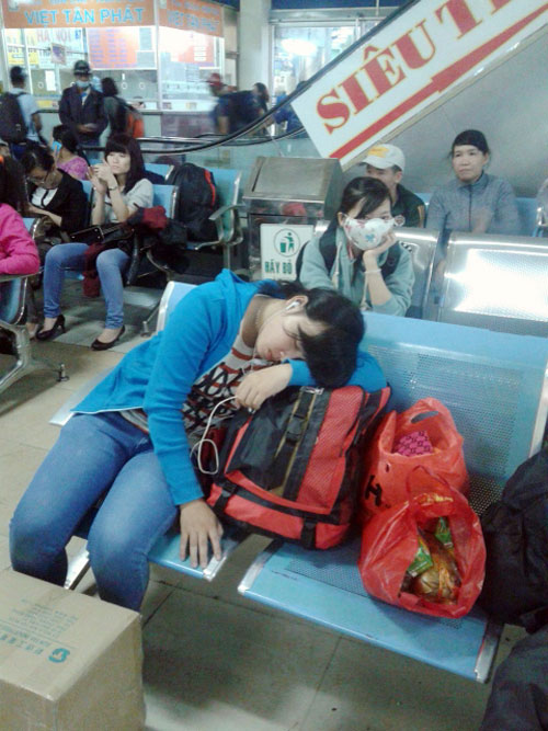 Ảnh: TPHCM đông nghẹt chiều "hồi hương" - 10