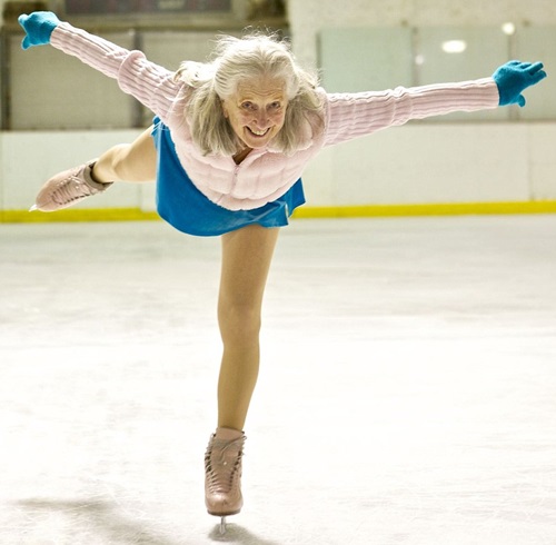 Những U90 vẫn “vô tư” trượt ván, múa cột - 9