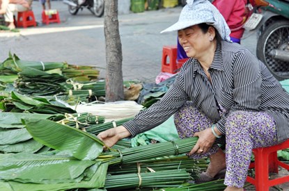 Phiên chợ lá độc đáo “năm 1 lần” giữa Sài Gòn - 1