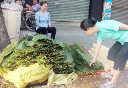 Phiên chợ lá độc đáo “năm 1 lần” giữa Sài Gòn - 11