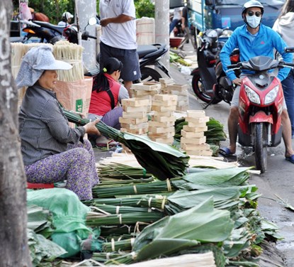 Phiên chợ lá độc đáo “năm 1 lần” giữa Sài Gòn - 6