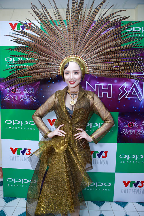 Nữ DJ thảm họa trong Giọng ải giọng ai bầu cho Tóc Tiên ở TVC Awards