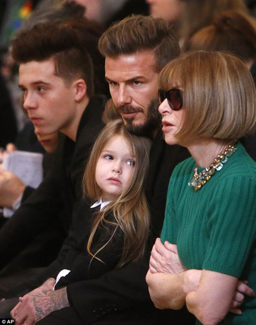 Con gái David Beckham đáng yêu trên hàng VIP - 1