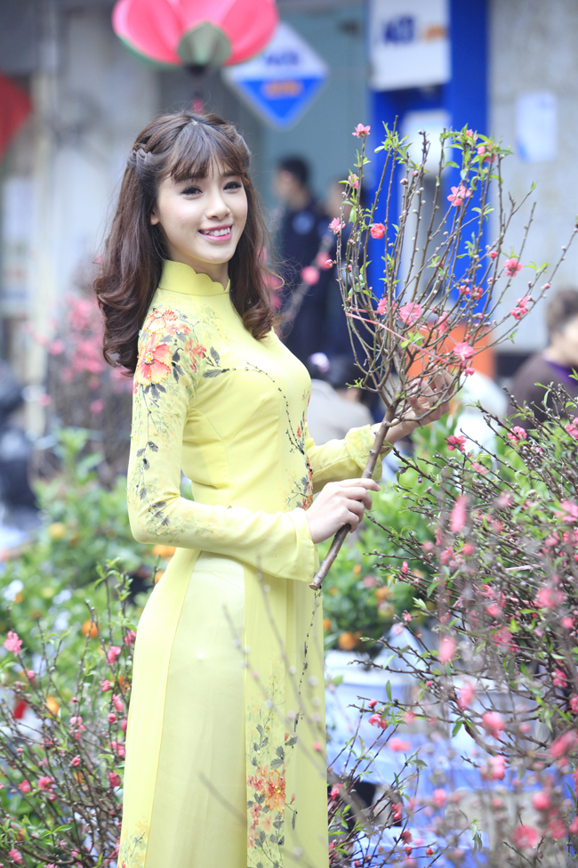 "Năm nào em cũng cố gắng về ăn tết cùng gia đình. Đó như truyền thống của gia đình em vậy".
