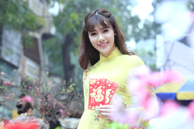 Hà Min luôn được yêu mến bởi khuôn mặt rạng ngời tươi trẻ
