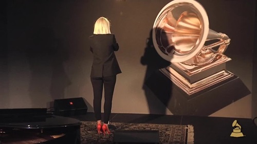 6 nghệ sĩ chuyên giấu mặt khi trình diễn - 12