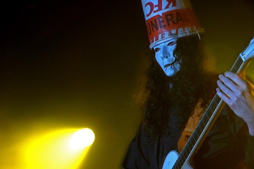 6 nghệ sĩ chuyên giấu mặt khi trình diễn - 2