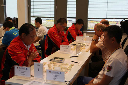 Làng cờ Việt năm Giáp Ngọ: Già – trẻ tung hoành - 5