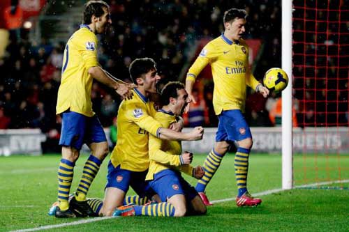 Crystal Palace - Arsenal: Tiến vào Top 4 - 1
