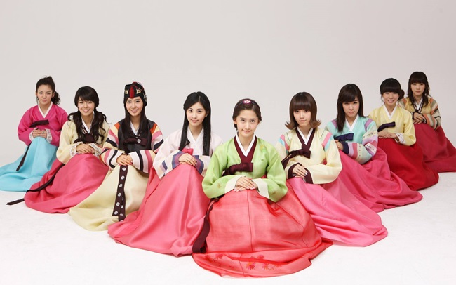 Sao Hàn xinh đẹp trong trang phục hanbok đón năm mới - 1