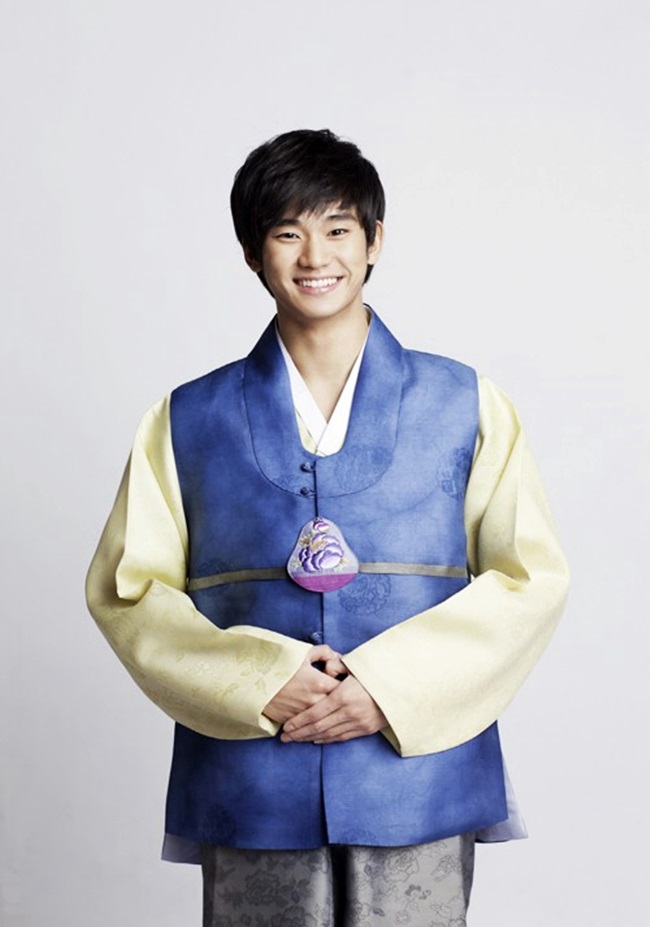 Sao Hàn xinh đẹp trong trang phục hanbok đón năm mới - 8