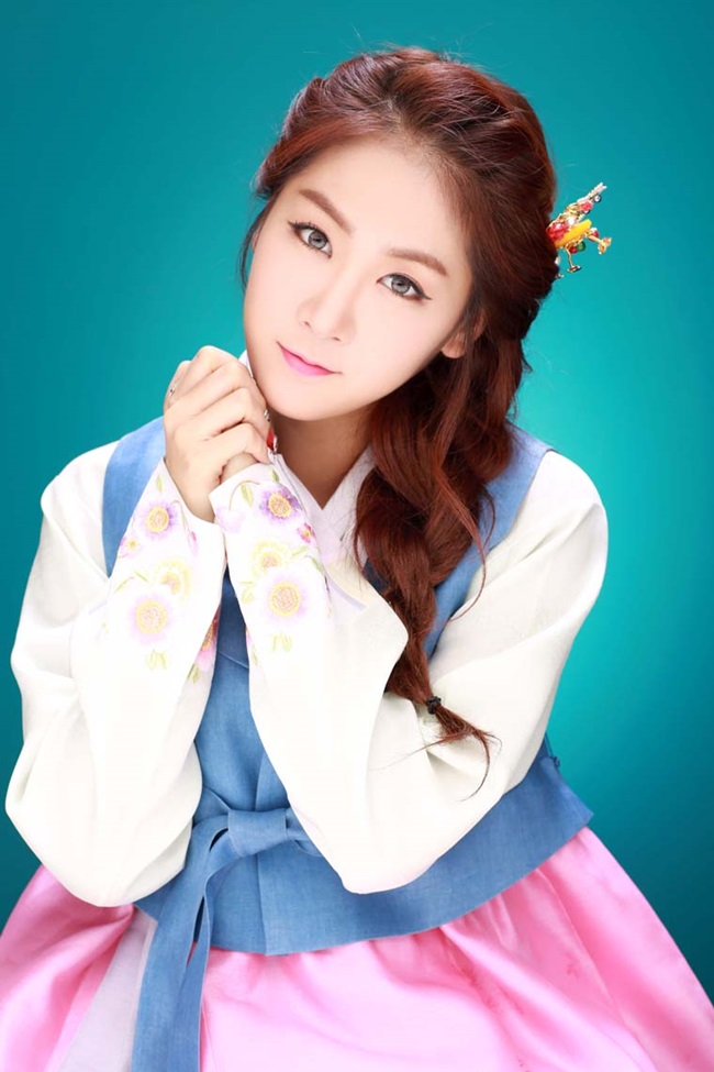 Sao Hàn xinh đẹp trong trang phục hanbok đón năm mới - 12