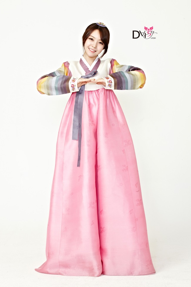 Sao Hàn xinh đẹp trong trang phục hanbok đón năm mới - 5
