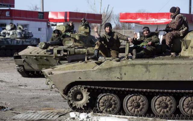 Ukraine: Hai bên tham chiến thỏa thuận rút vũ khí hạng nặng - 1