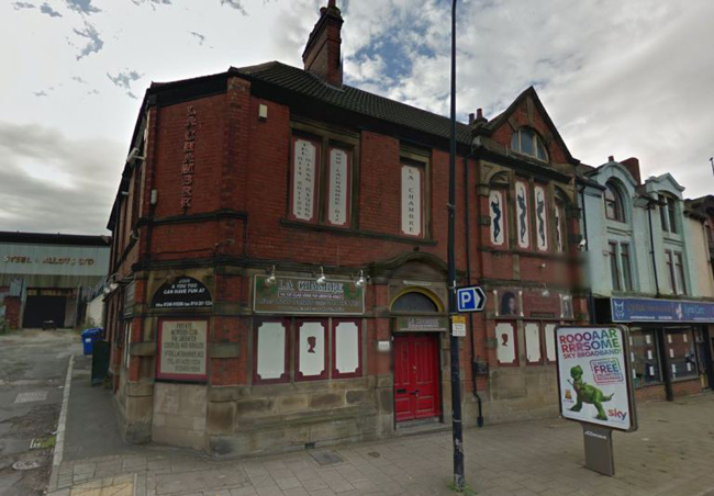 Năm 1997, cặp vợ chồng mở câu lạc bộ trao đổi quan hệ tình dục La Chambre ở Sheffield (Anh) và hiện vẫn đang duy trì.