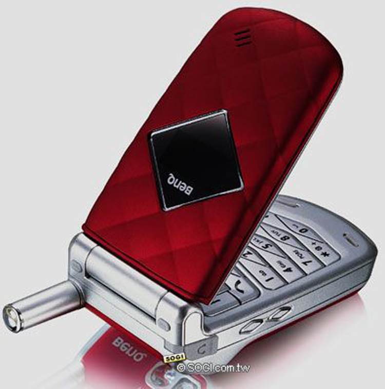 BenQ A520 

Đây là thiết bị đình đám của BenQ một thời, phát hành vào năm 2005. Là một thiết bị di động cơ bản với khả năng hỗ trợ ba băng tần GSM, màn hình OLED 65.000 màu, camera VGA (640 x 480 pixel), bộ nhớ trong 2 MB với trình duyệt WAP 2.0.
